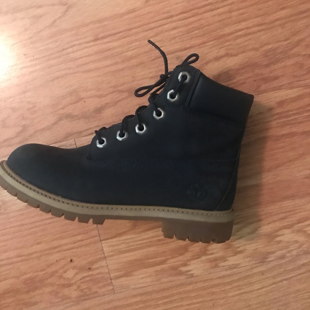 BOYS (young child) SIZE 4 Navy Timberlands